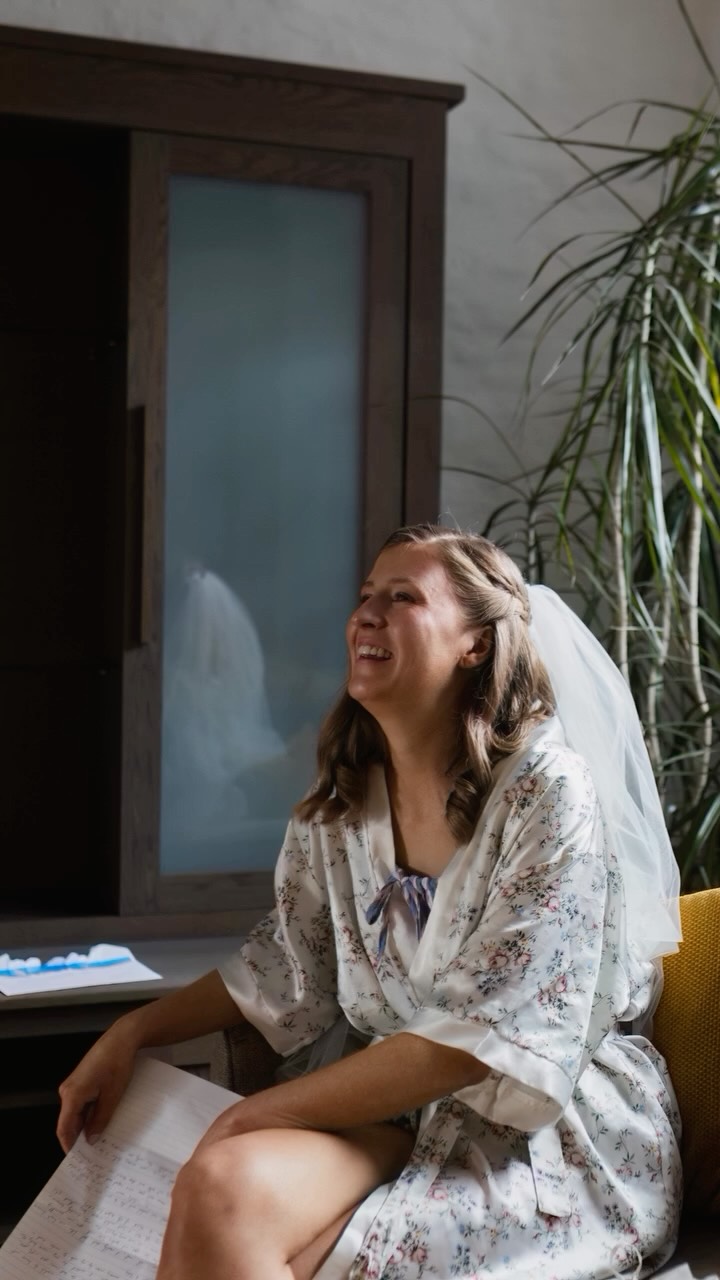 She opened the letter...and everything paused. Moments like this...the ones you don't plan...they end up meaning the most 🥺 👉would you read a letter on your weddig morning ? #weddingphotographeruk #yo