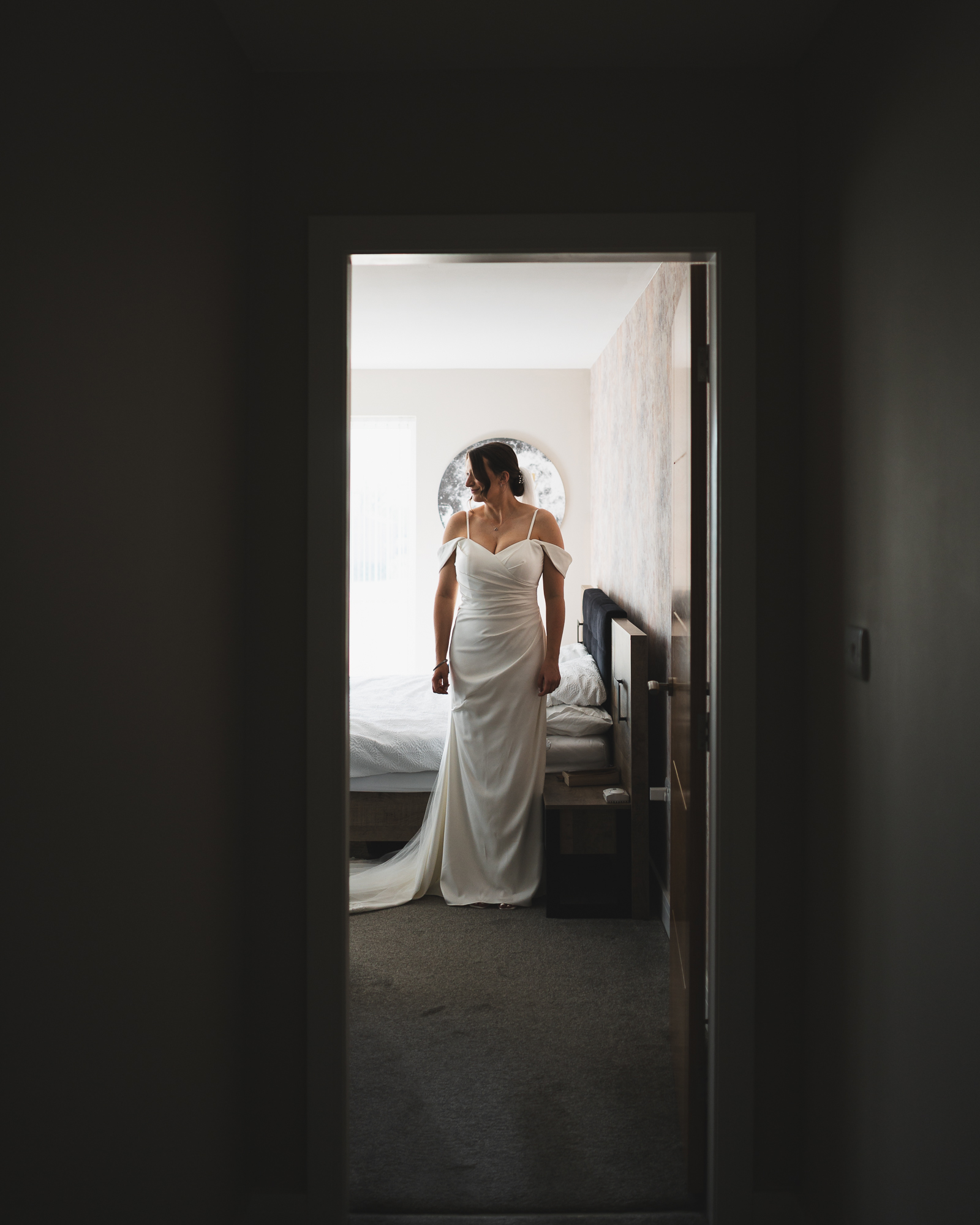 why Full-Day Wedding Photographer take 500 photos but deliver 700